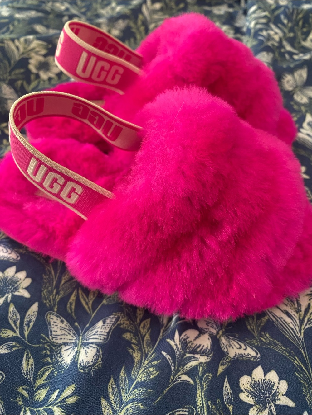 Girl's Pink Fuzzy slippers
